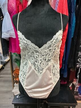VINTAGE PINK LACE TEDDY